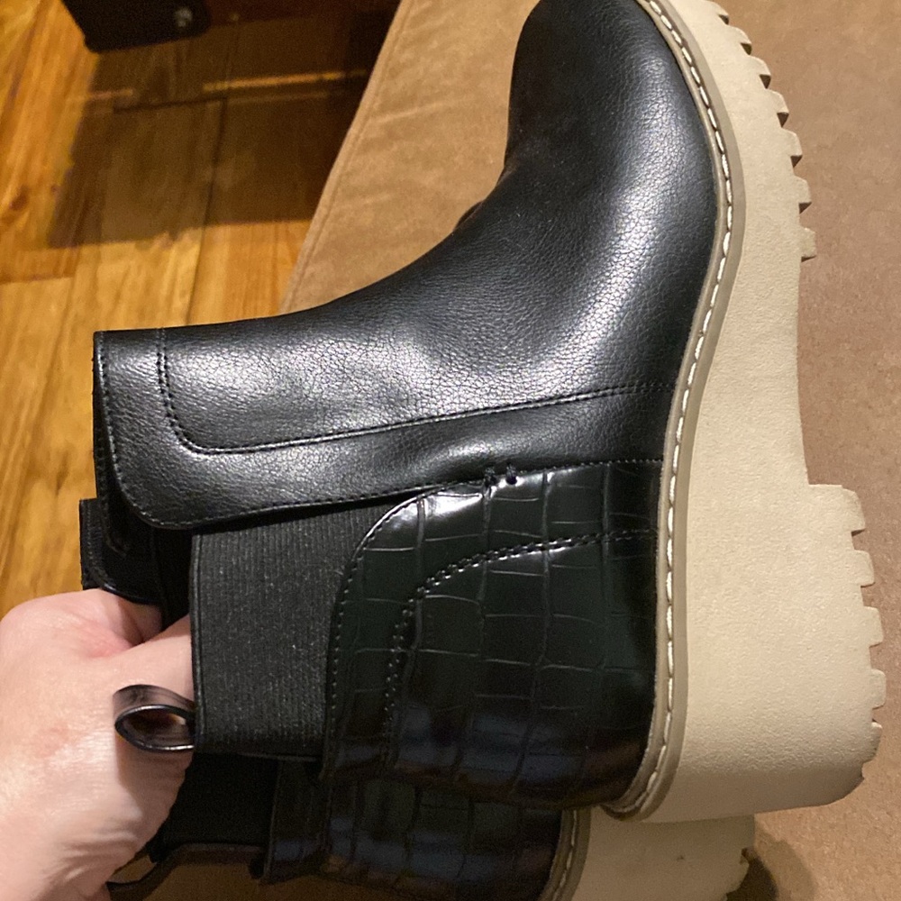 Black Croc-Embossed Women’s Chelsea Boots